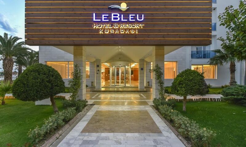 Le Bleu Hotel & Resort